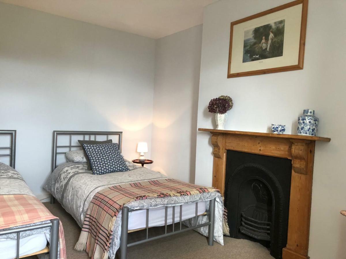 Cilwen Country House Bed And Breakfast Abernant 外观 照片