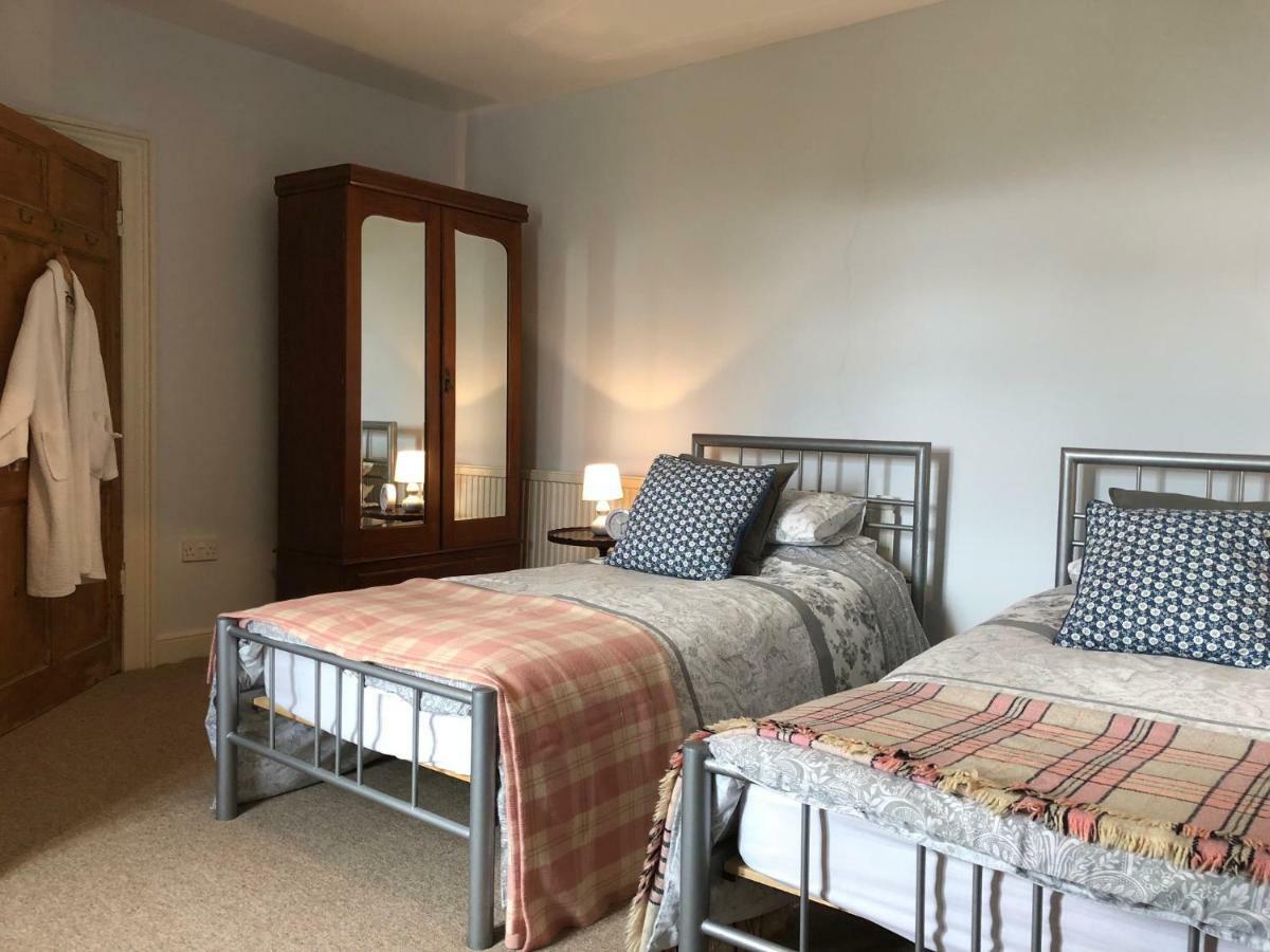 Cilwen Country House Bed And Breakfast Abernant 外观 照片